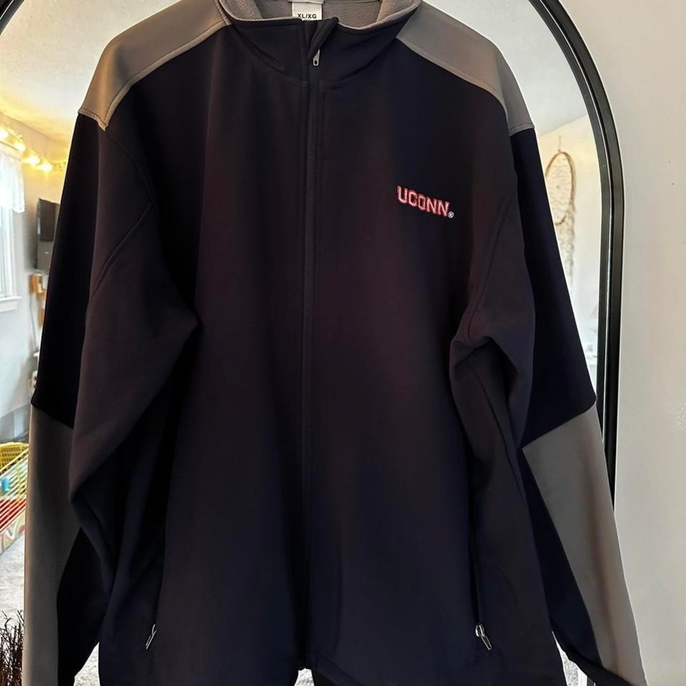 UConn Huskies Jacket‎